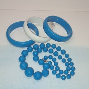 80s Vintage blue plastic necklace and 3  bangles.